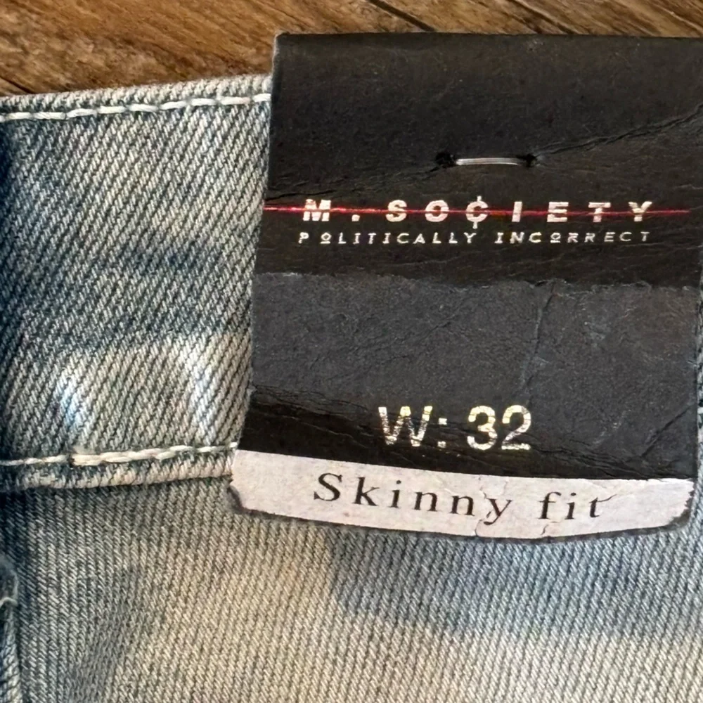 M. Society Shorts Men’s Yellow Sequins Size 32‎